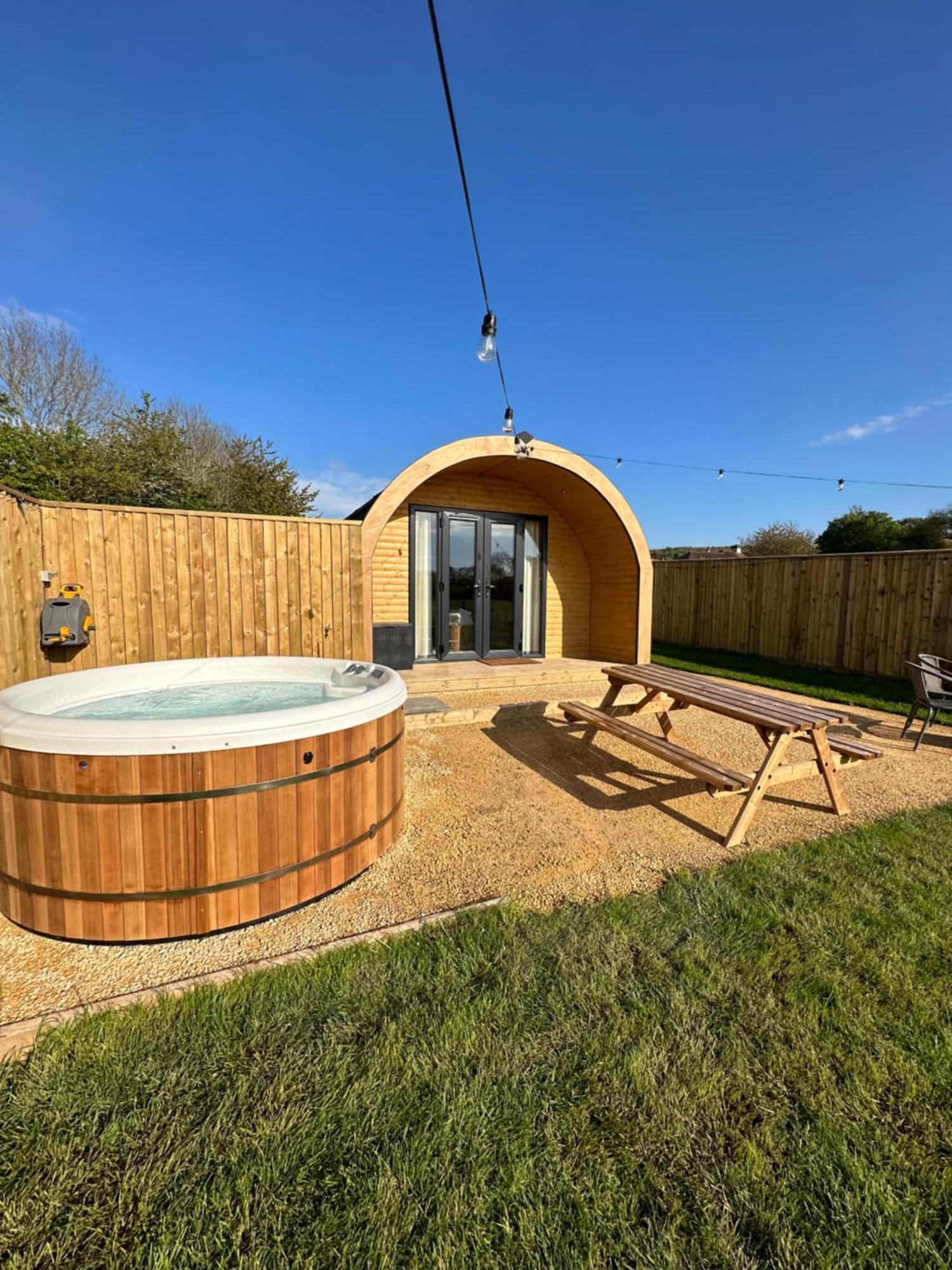 Hotel Lois' Pod With Hot Tub, Near Airport Bristol Exterior foto