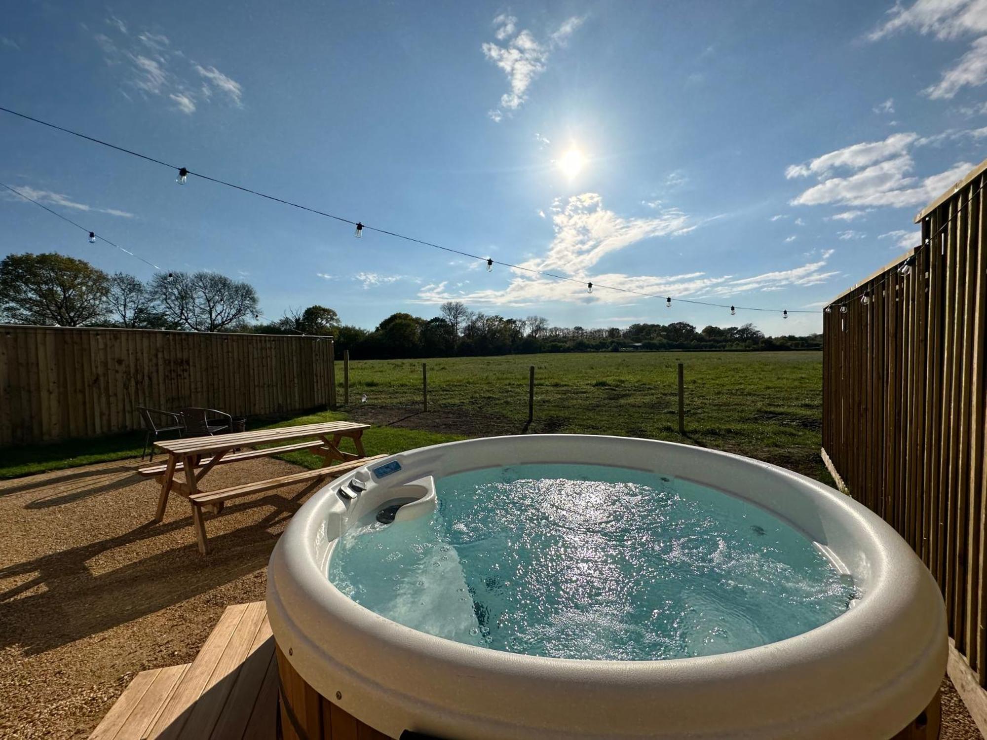 Hotel Lois' Pod With Hot Tub, Near Airport Bristol Exterior foto
